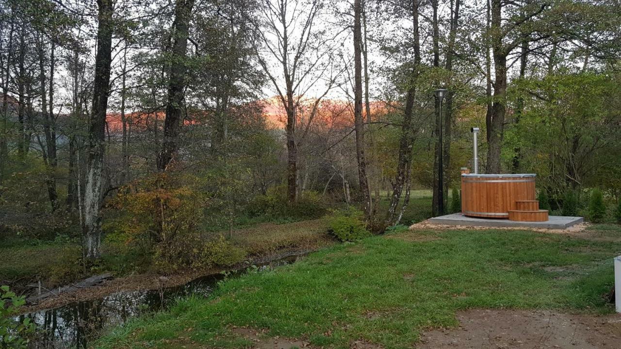 Vodenica Vrelo Chalets Vrelo Korenicko ภายนอก รูปภาพ